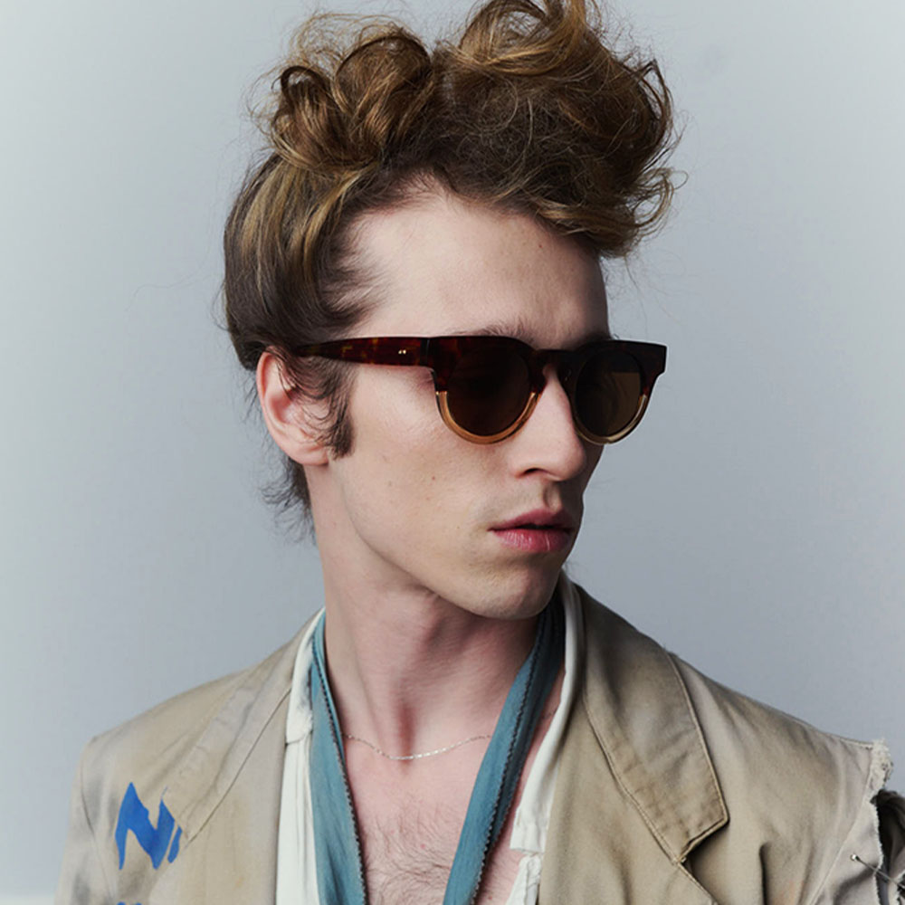 Optical frames and sunglasses to suit every face shape and style. Handmade in London, tailored to you